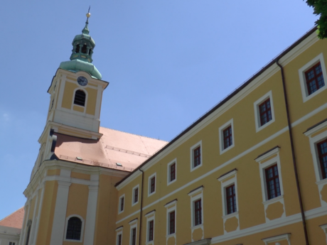 Šamorín - římskokatolický kostel a klášter