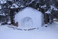 Sněhový betlém před Rainerovou chatou