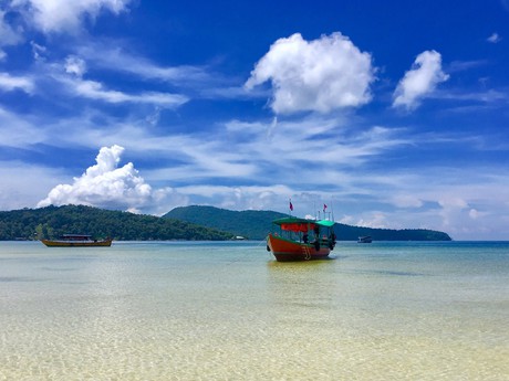 výletní loď z ostrova Koh Rong
