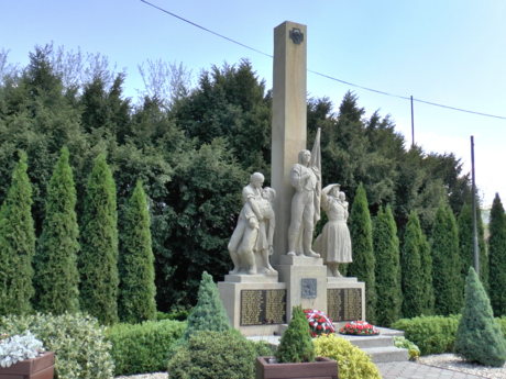 Topoľčianky - Pomník padlých v 1. a 2. světové válce