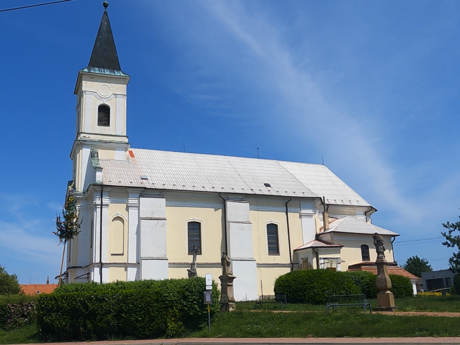 Oponice - Kostel sv. Petra a Pavla