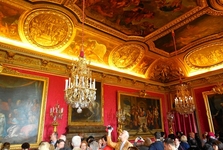 Zámek Versailles - bohatě zdobené salony a uvítací (vyjednávací) místnosti    