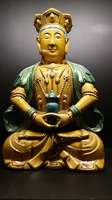 Buddha Amitájus držící nádobu s nápojem nesmrtelnosti