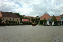  площадь и замок Бртнице 